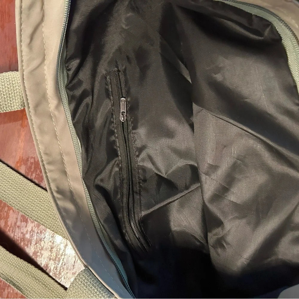 LAST CALL 🤍 sage green messenger / crossbody x shoulder / tote convertible bag